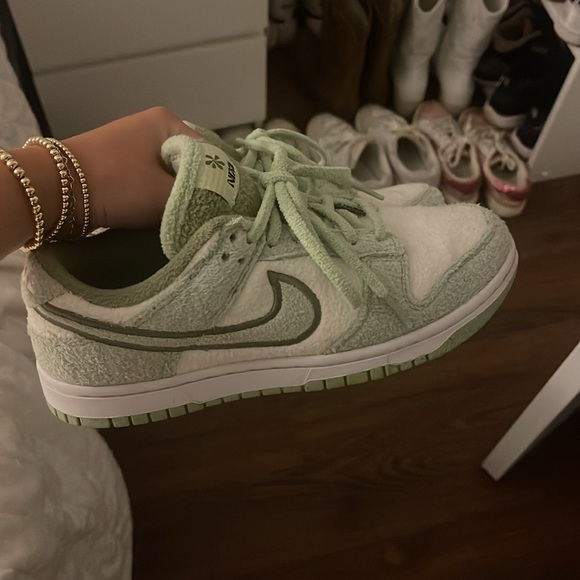 Fleece Honeydew Nike Dunks- Women’s 7 - Picture 2 of 2